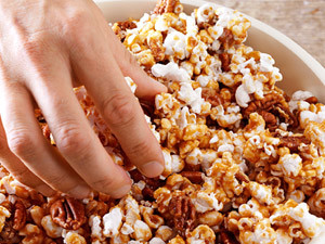 Maple crunch popcorn